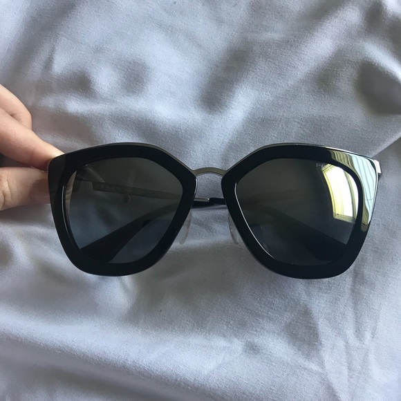 black/silver prada sunglasses - Picture 2 of 7